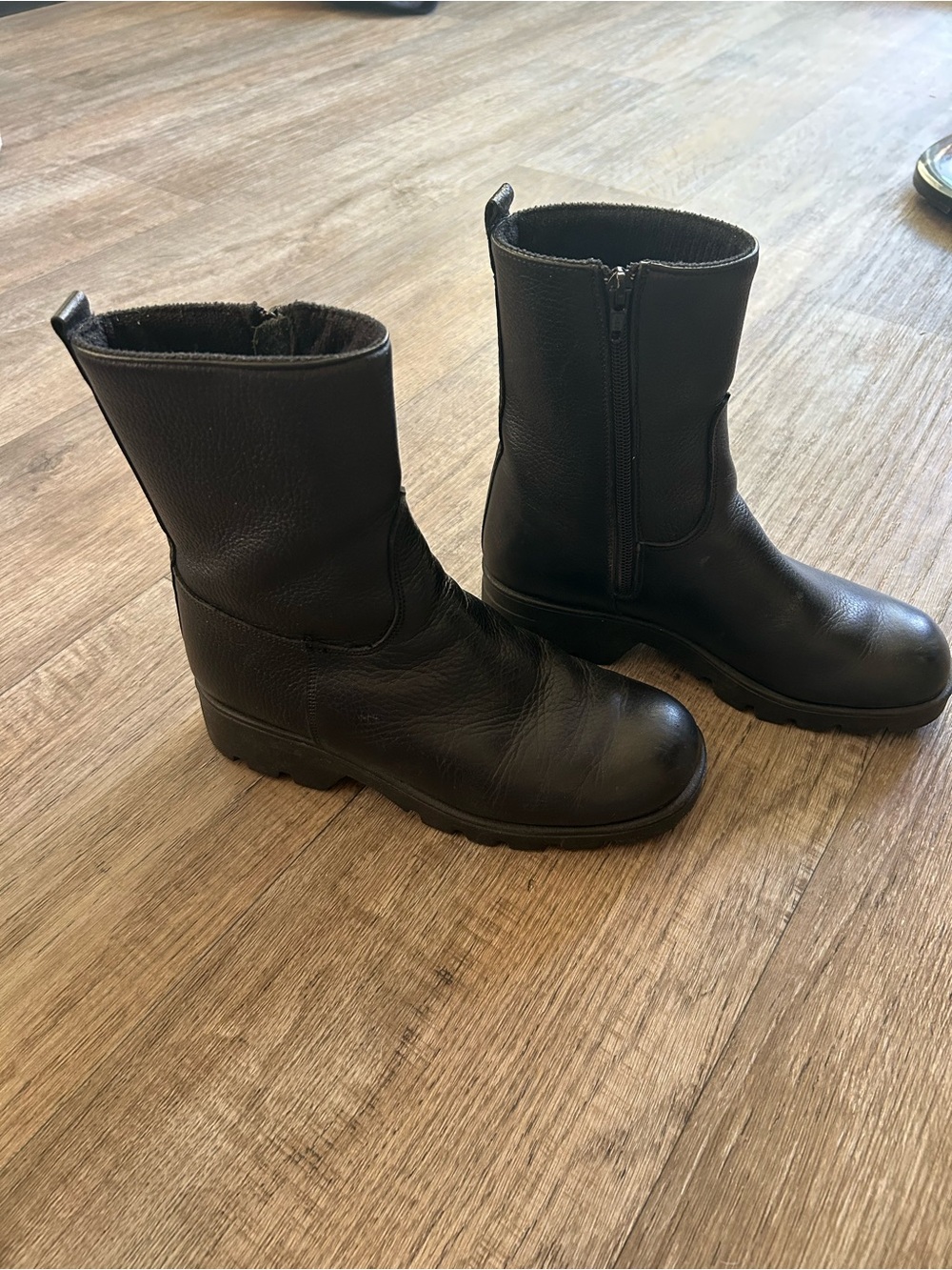Santana Canada Black Mid-Calf Leather Zip Boots